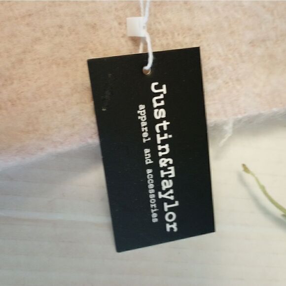 Justin and Taylor blush fringed blanket scrarf - Picture 7 of 8